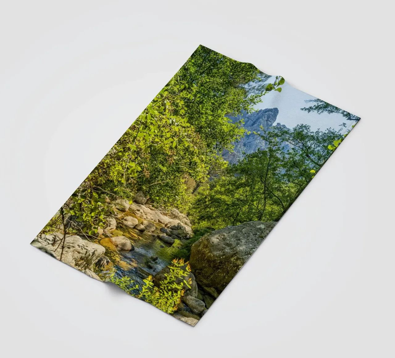 Bergbach Fleecedecke von Curious Collections by Marielle Leenders