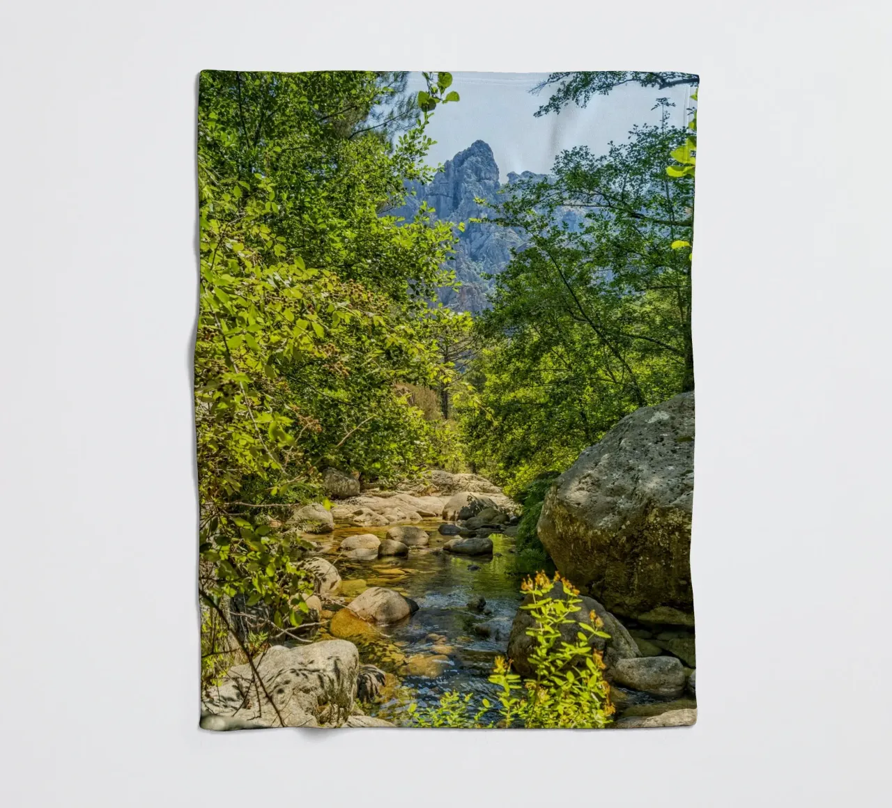 Bergbach Fleecedecke von Curious Collections by Marielle Leenders