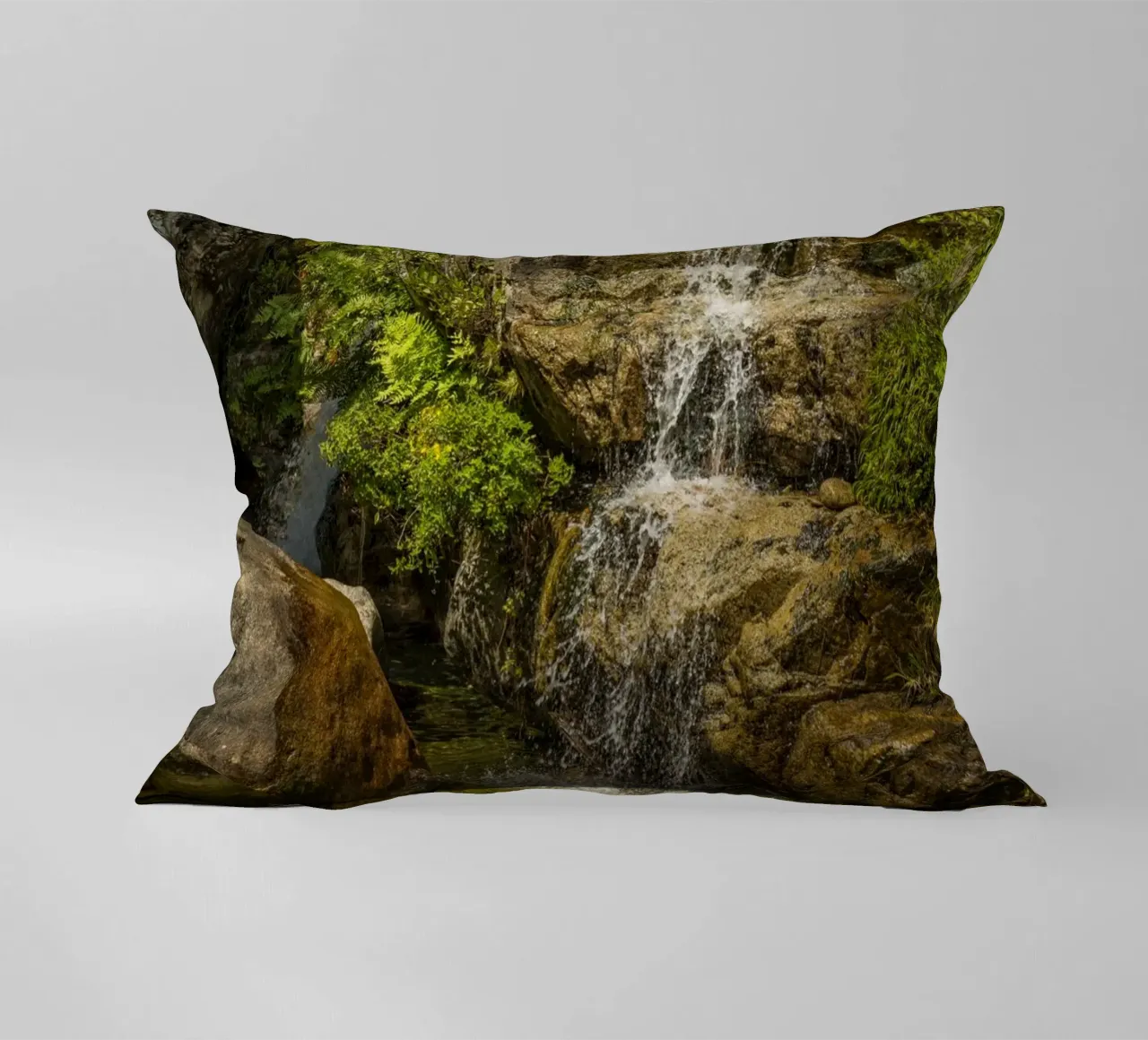 Piccola cascata cuscino da Curious Collections by Marielle Leenders