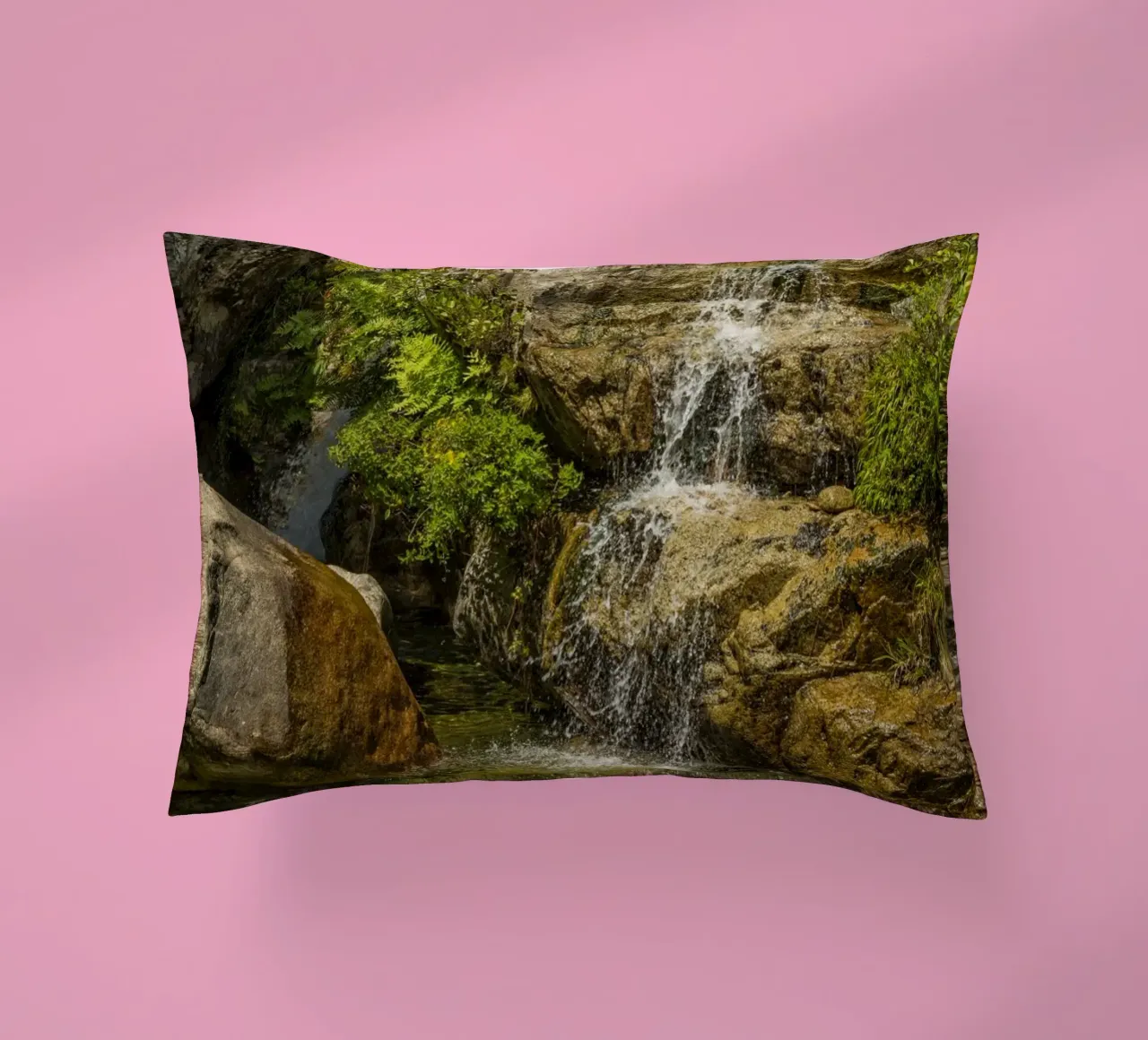 Piccola cascata cuscino da Curious Collections by Marielle Leenders