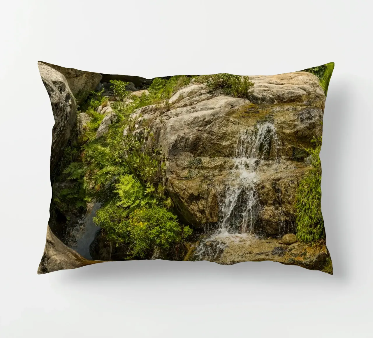 Piccola cascata cuscino da Curious Collections by Marielle Leenders