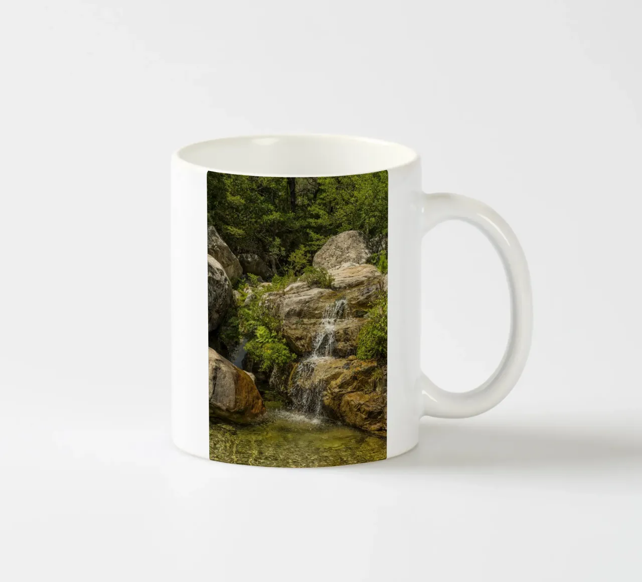 Piccola cascata tazza in ceramica da Curious Collections by Marielle Leenders