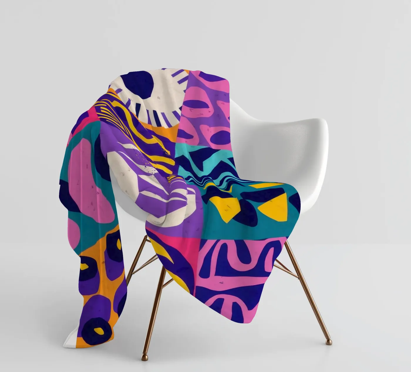 Patchwork geometrico viola coperta in pile da Bring Hues