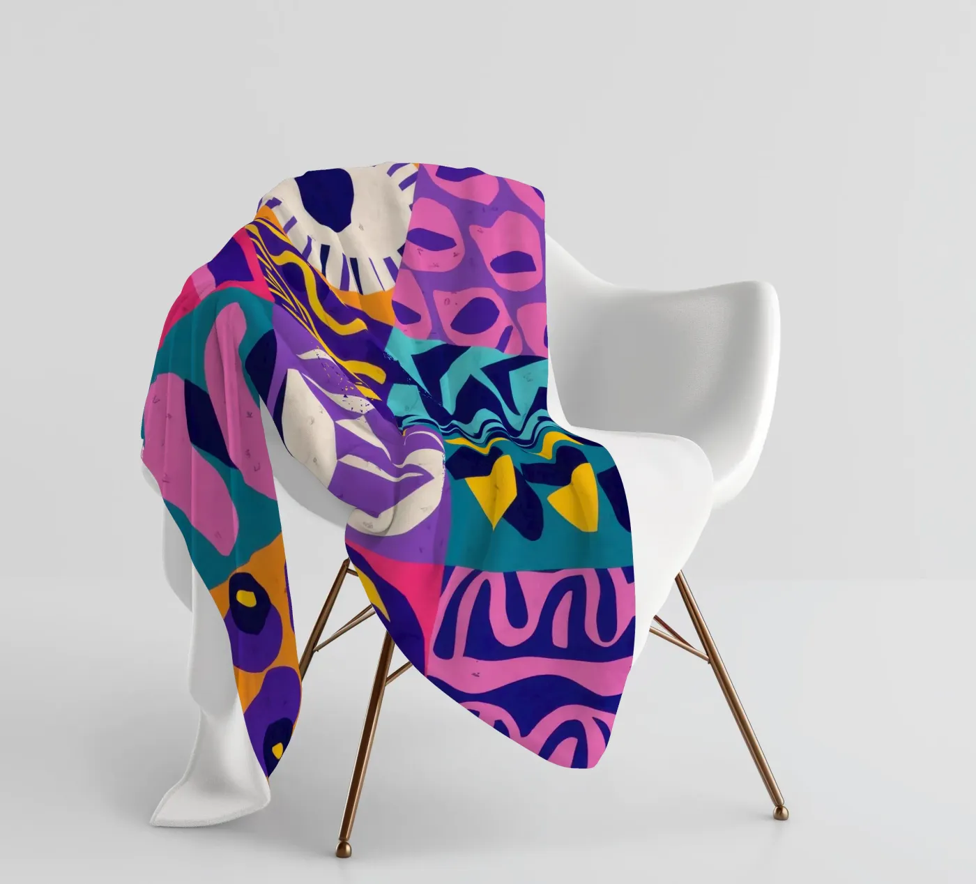 Patchwork geometrico viola coperta in pile da Bring Hues
