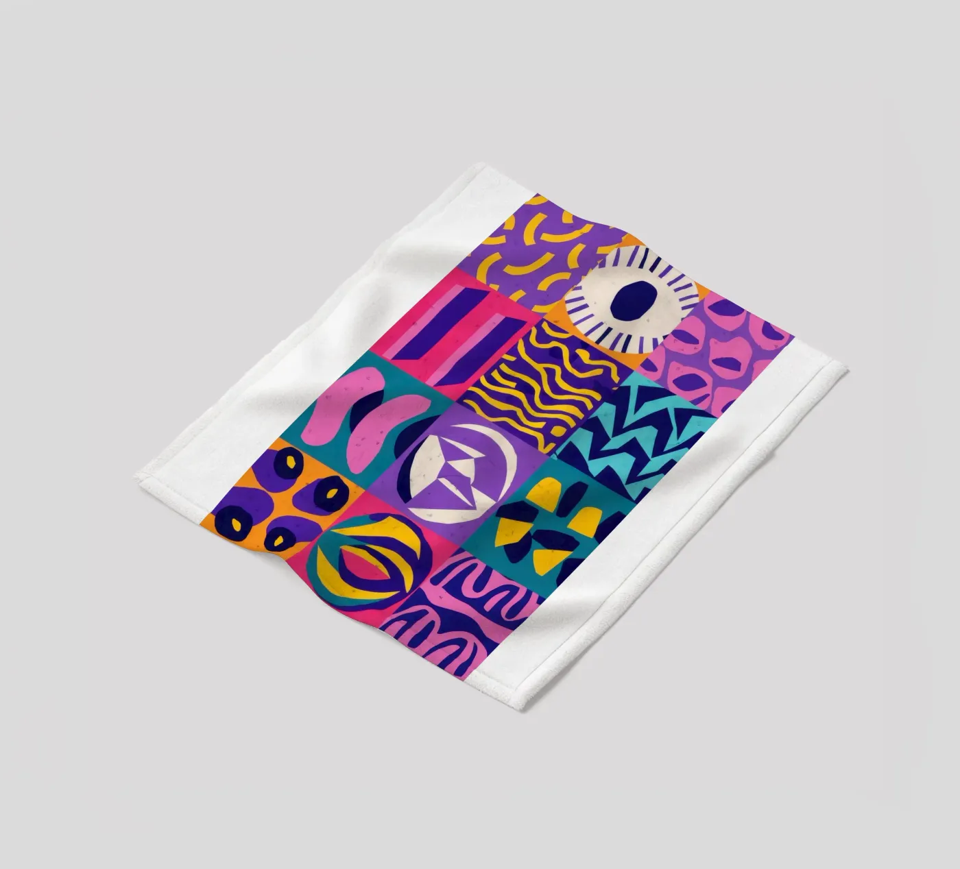 Patchwork geometrico viola coperta in pile da Bring Hues