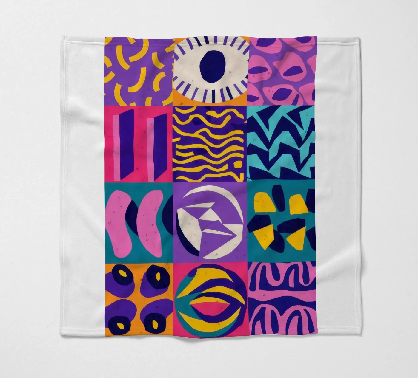 Patchwork geometrico viola coperta in pile da Bring Hues