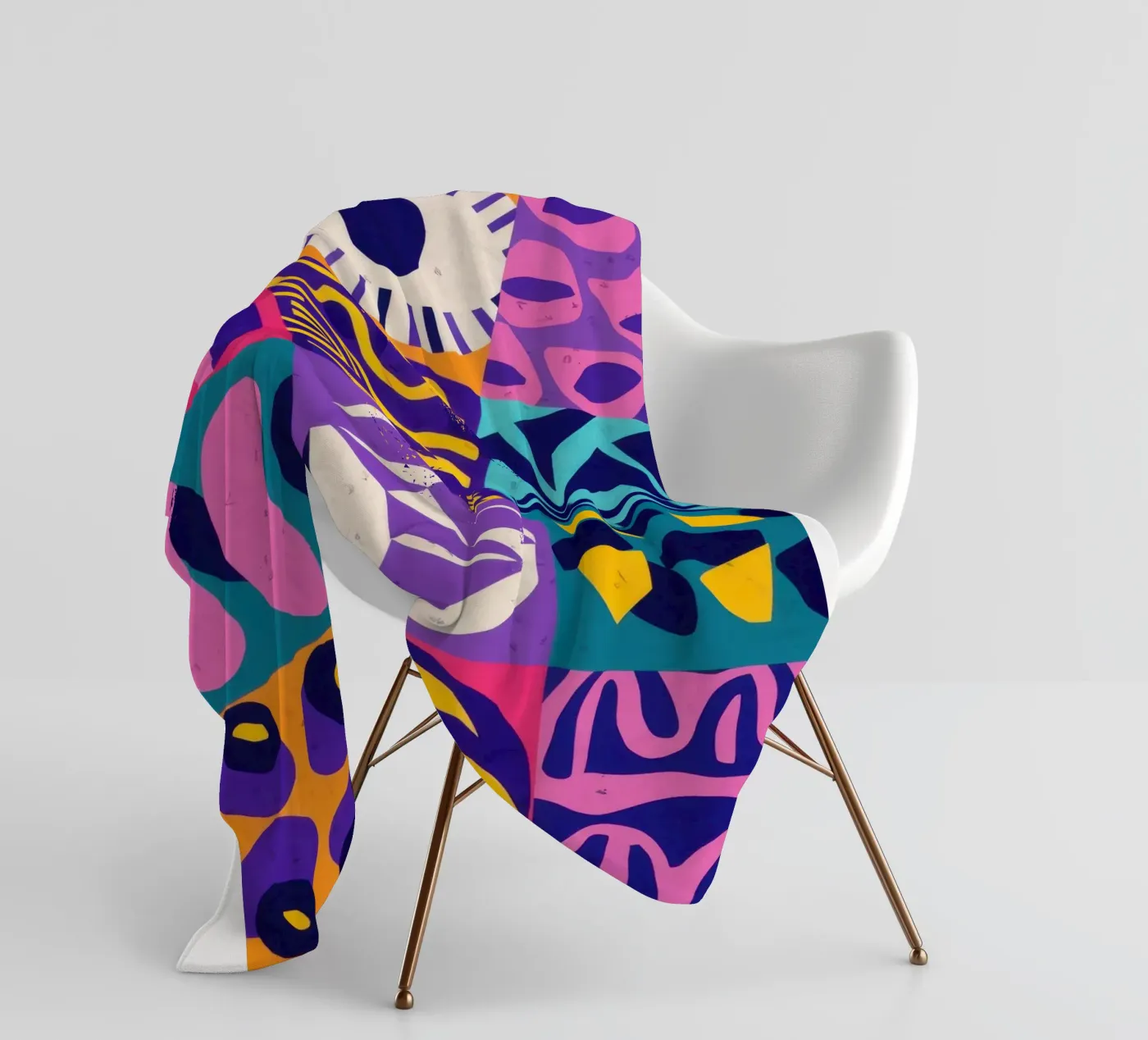 Patchwork geometrico viola coperta in pile da Bring Hues