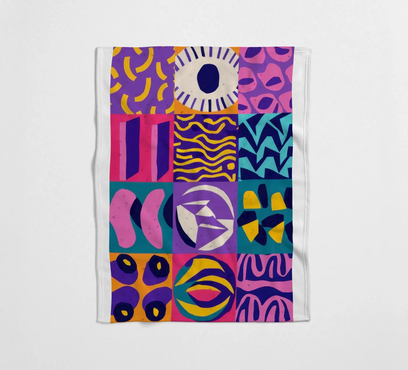 Patchwork geometrico viola coperta in pile da Bring Hues