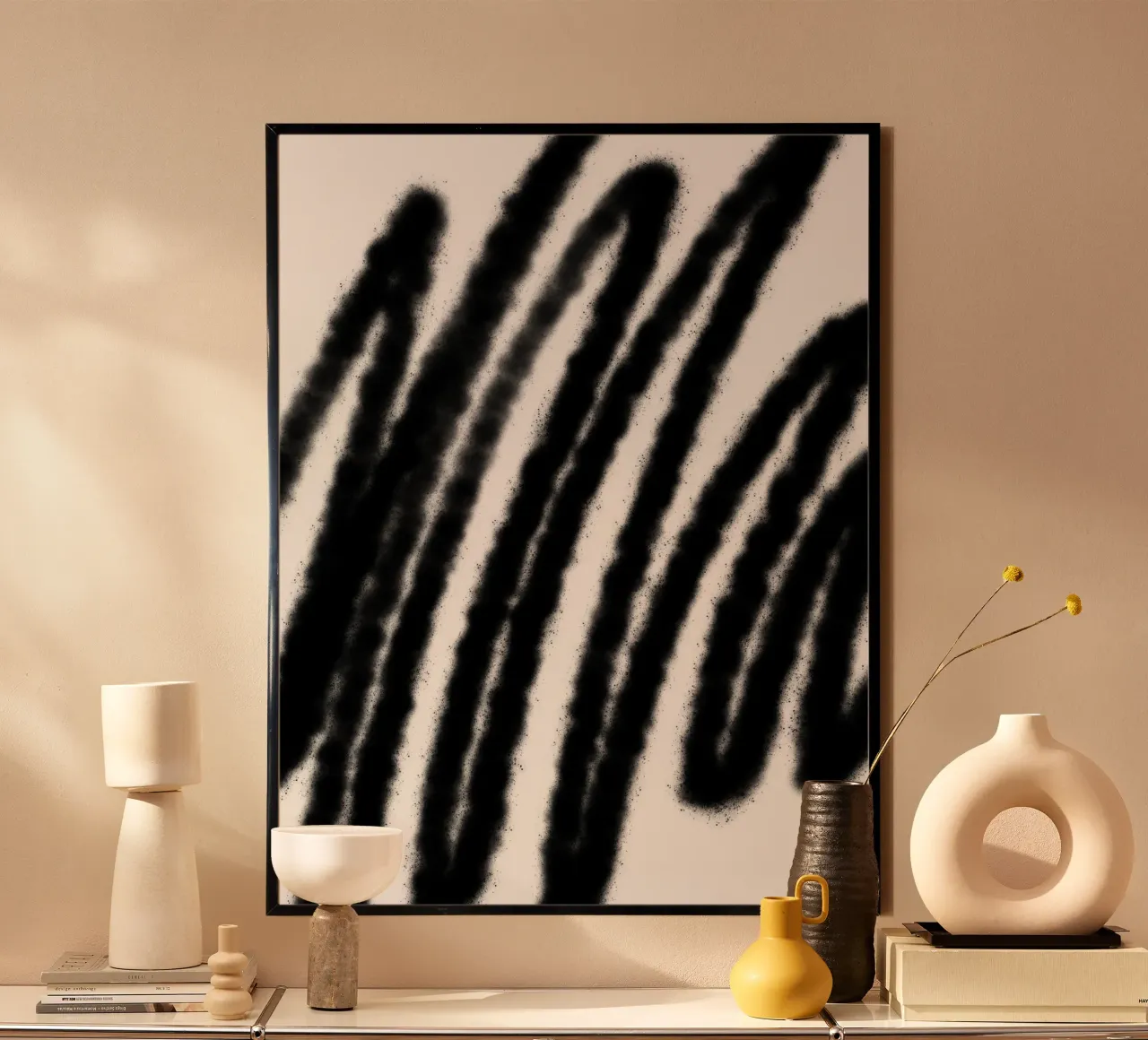 Nero su bianco astratto poster con telaio in alluminio da Studio B