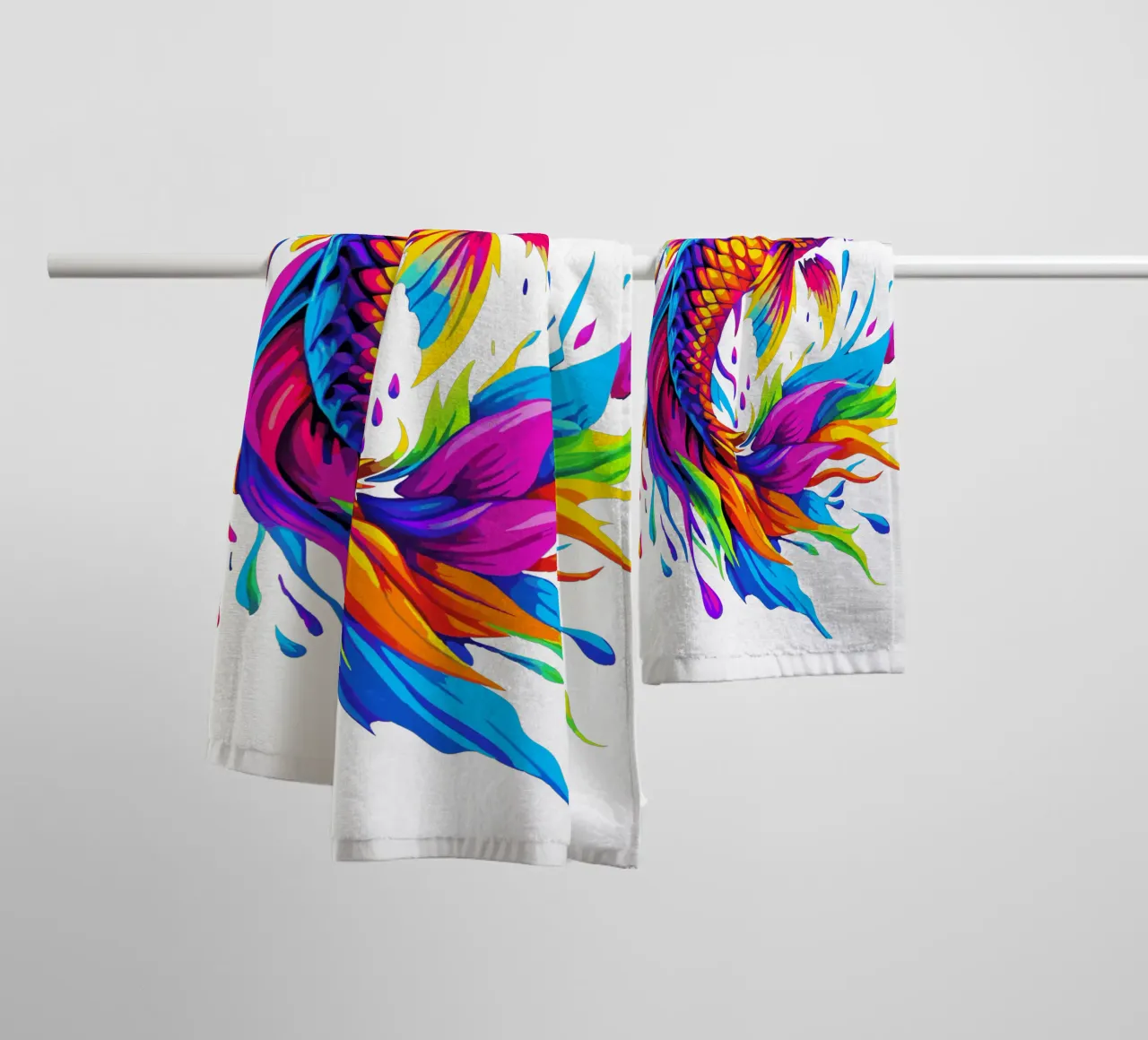 Illustrazione del pesce Koi colorato - Acquatico vibrante e fluente asciugamano da bagno da Artnesia