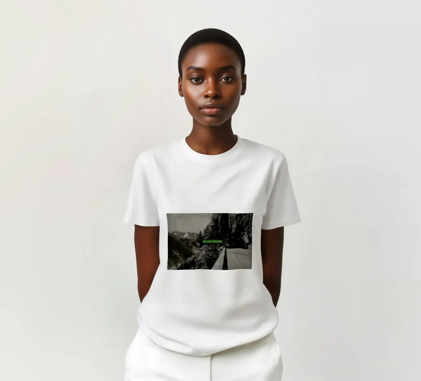 Get Lost Somewhere t-shirt da Leah Flores