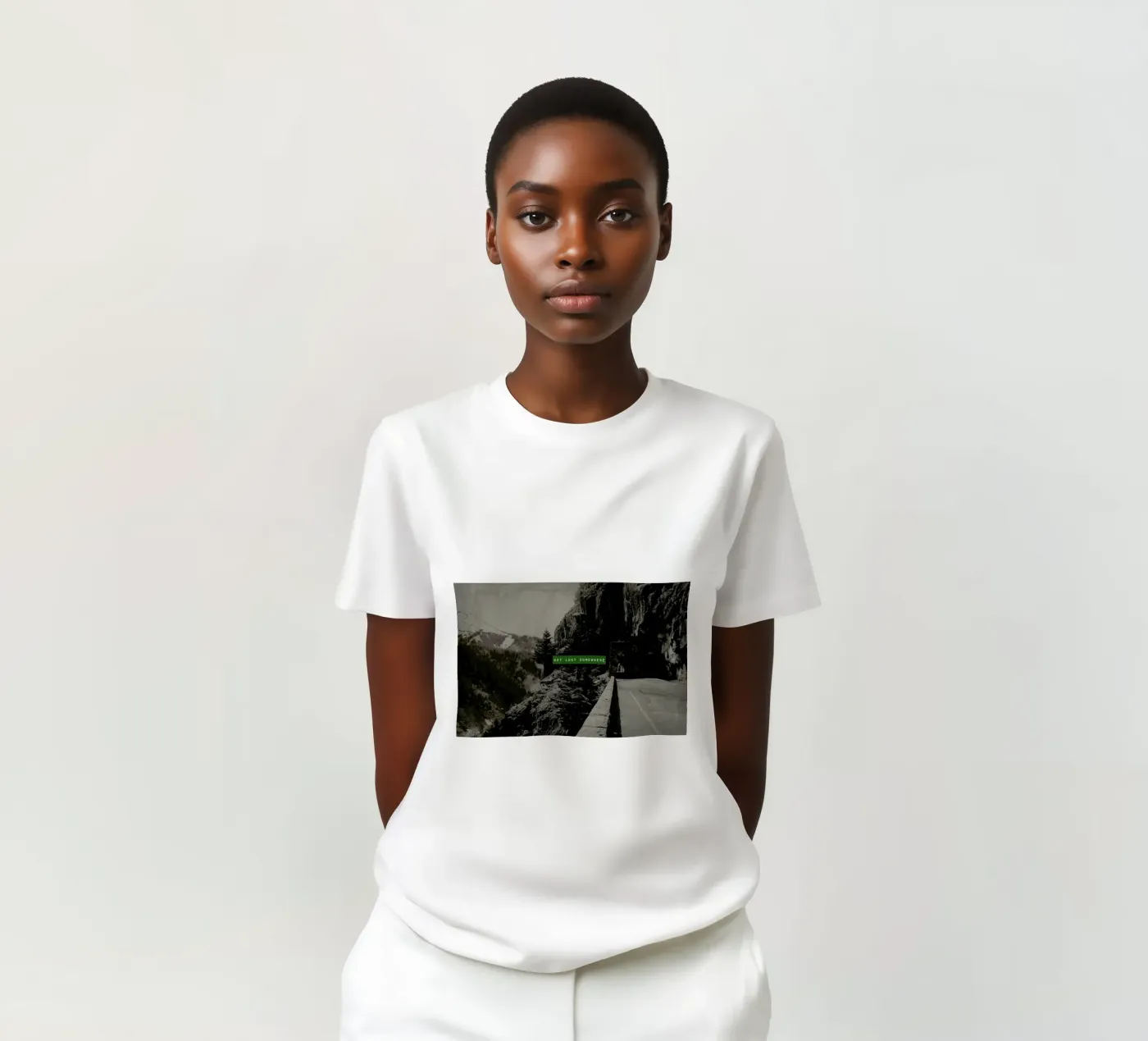 Get Lost Somewhere t-shirt da Leah Flores