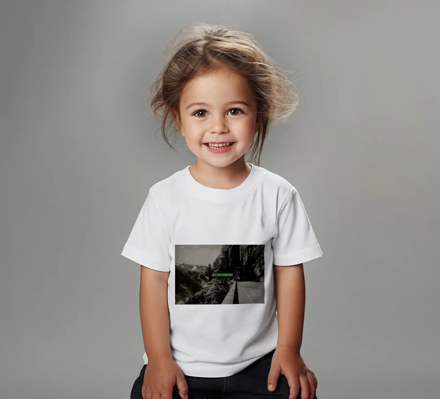 Get Lost Somewhere Kinder T-Shirt von Leah Flores