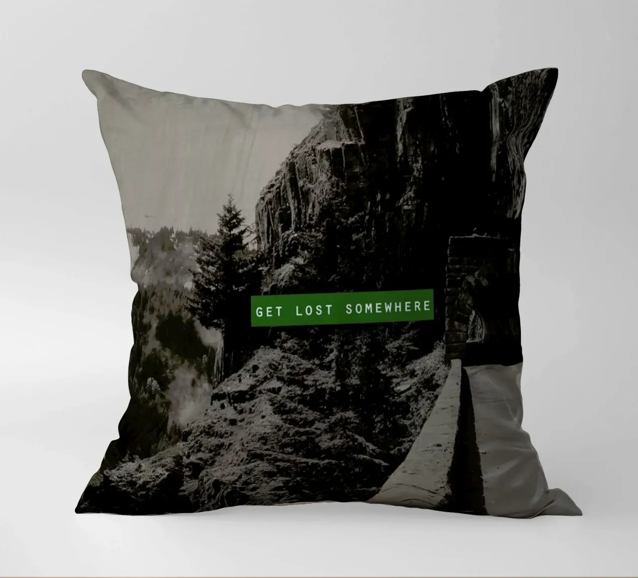 Get Lost Somewhere cuscino da Leah Flores