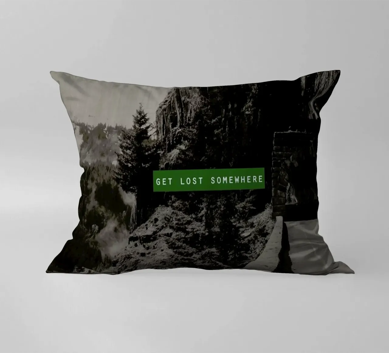 Get Lost Somewhere cuscino da Leah Flores