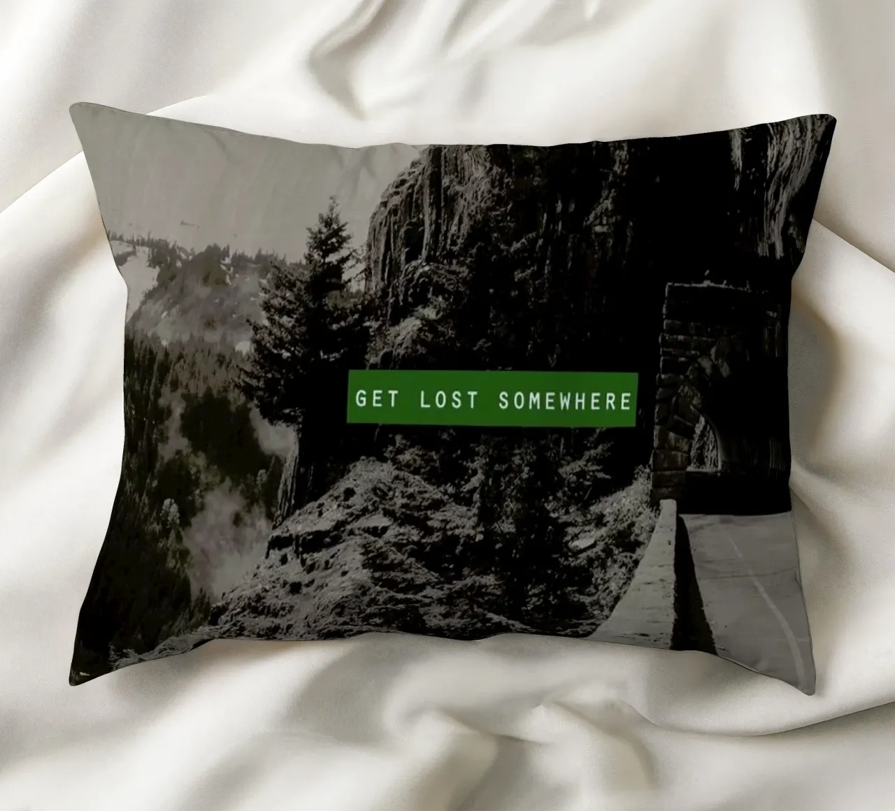 Get Lost Somewhere cuscino da Leah Flores