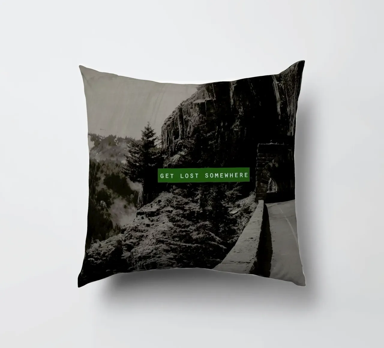 Get Lost Somewhere cuscino da Leah Flores
