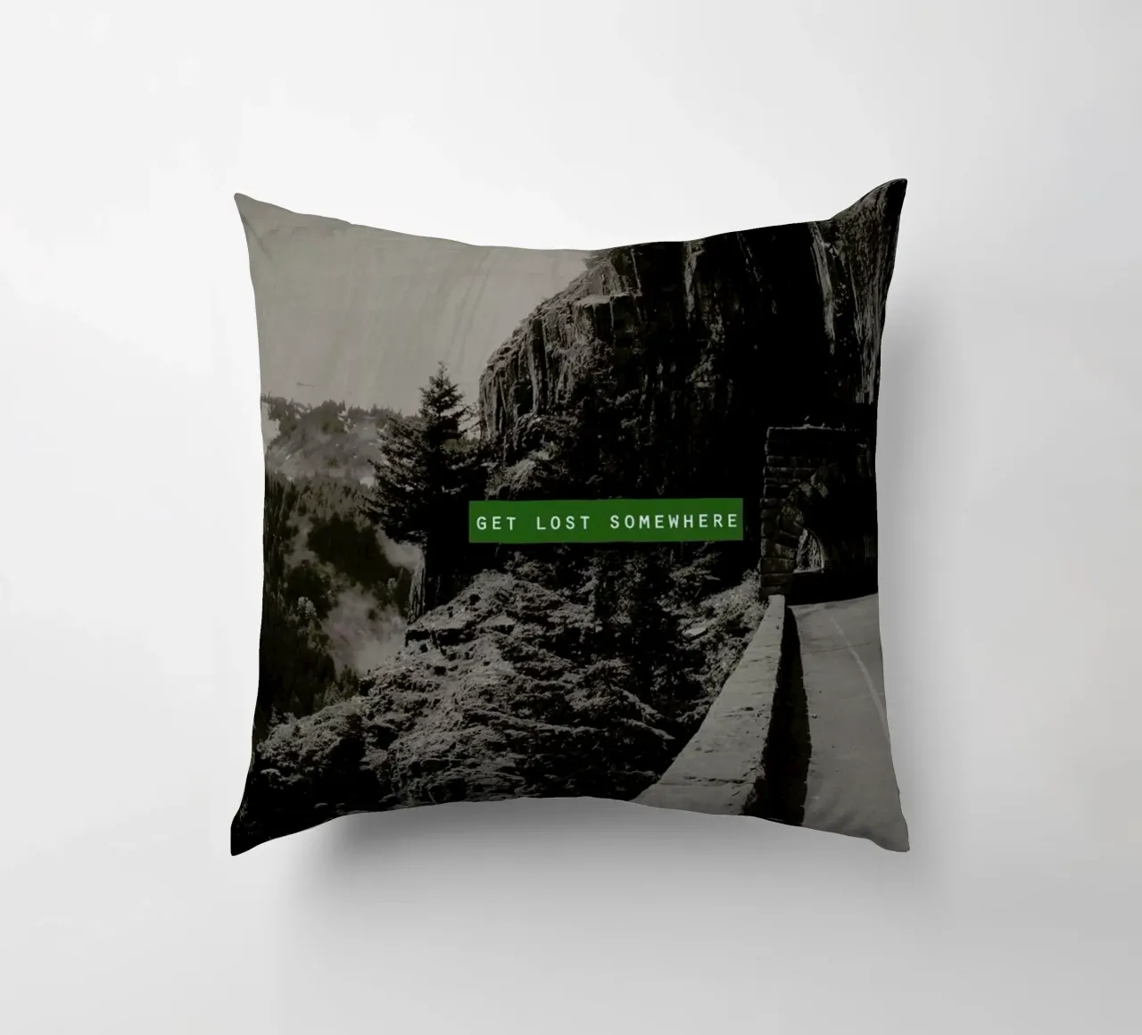 Get Lost Somewhere cuscino da Leah Flores