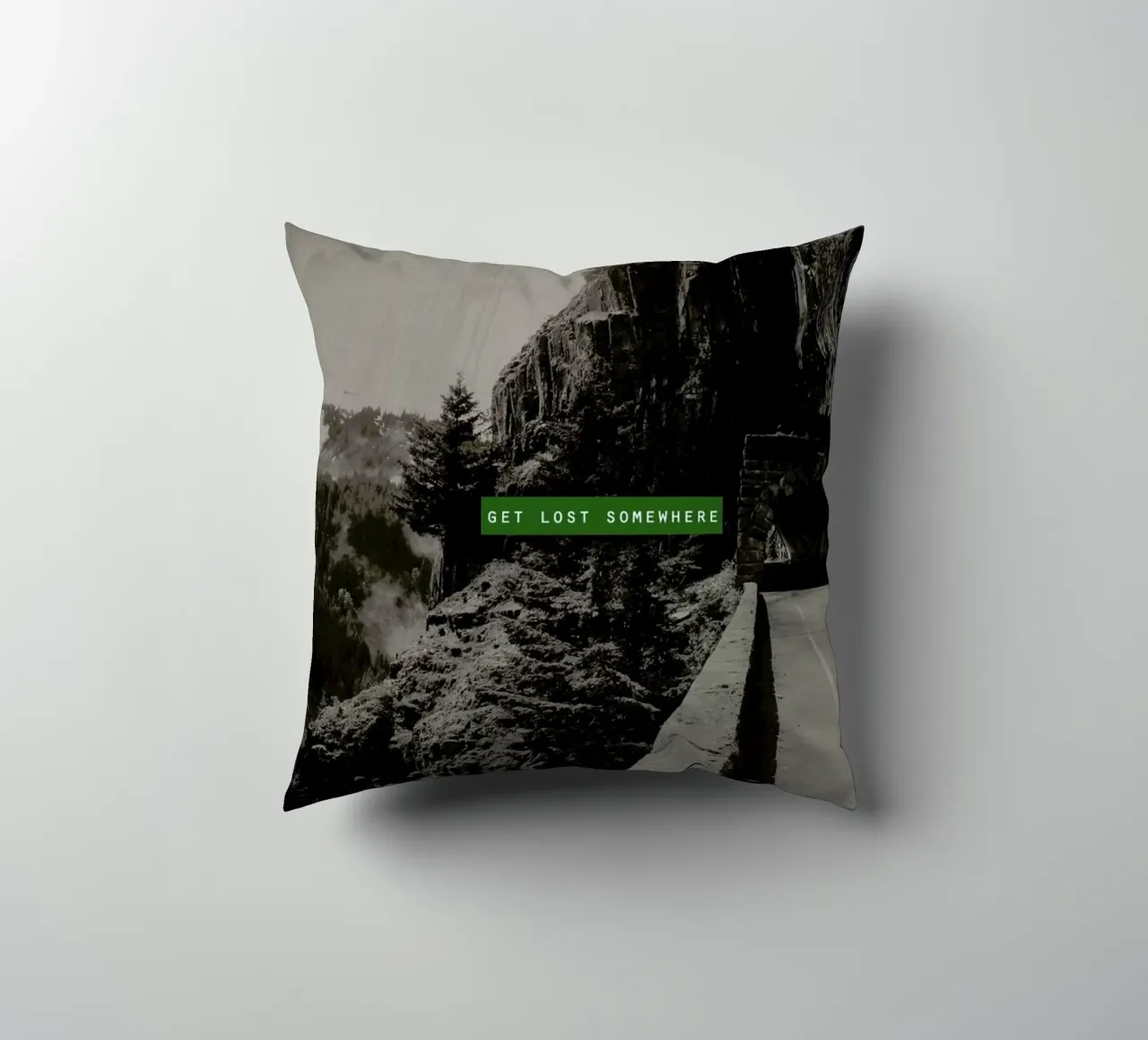 Get Lost Somewhere cuscino da Leah Flores