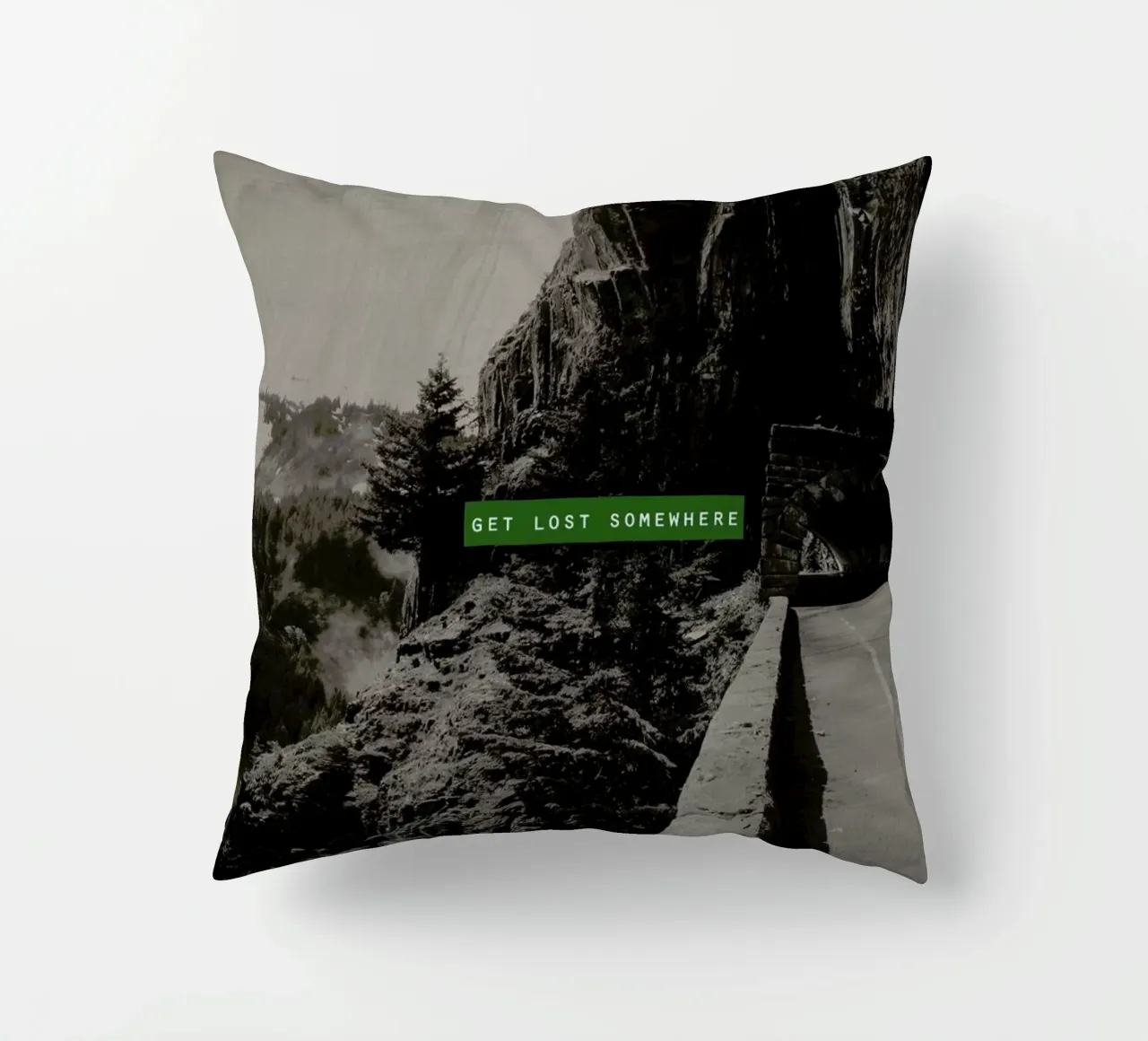 Get Lost Somewhere cuscino da Leah Flores