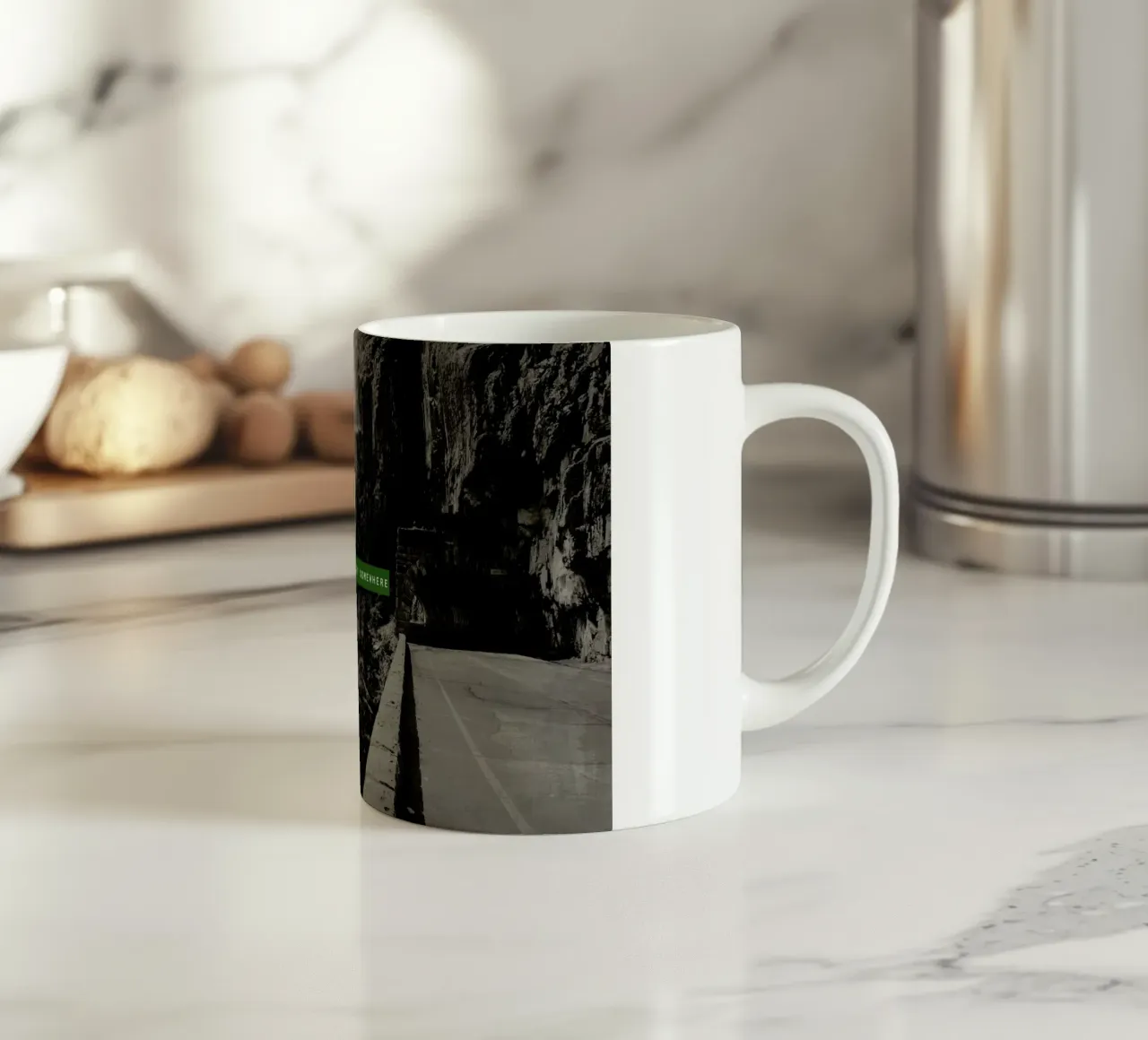 Get Lost Somewhere tazza in ceramica da Leah Flores