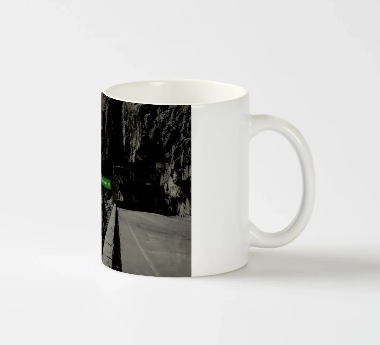 Get Lost Somewhere tazza in ceramica da Leah Flores