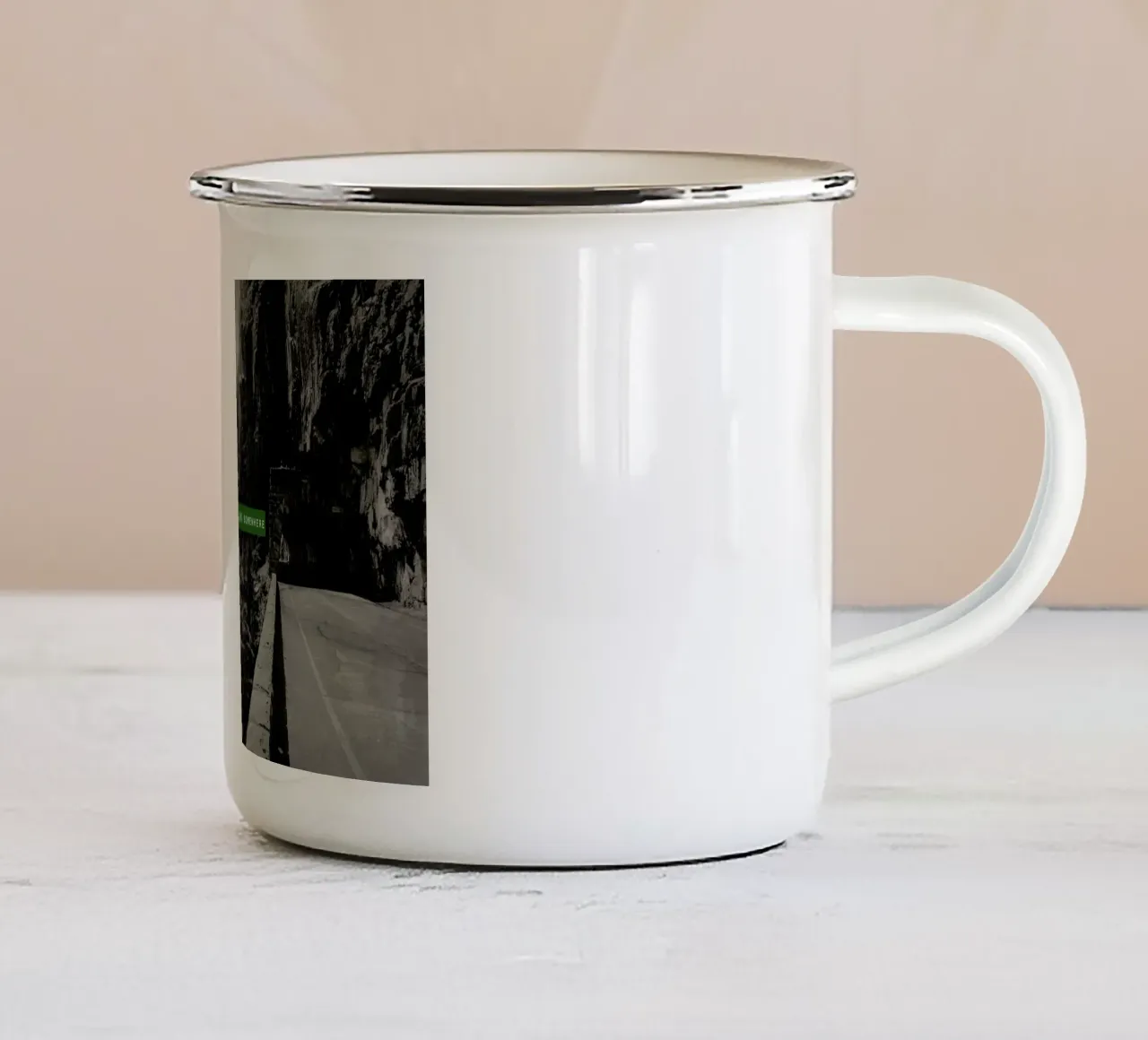 Get Lost Somewhere tazza in smalto da Leah Flores