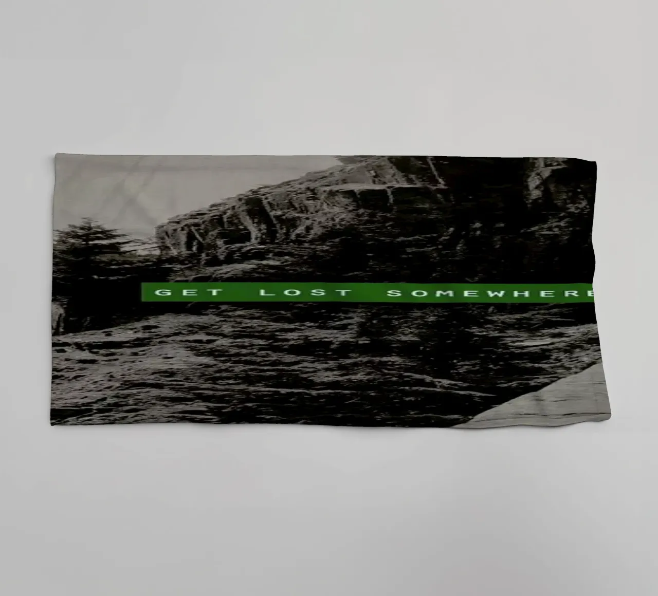 Get Lost Somewhere badhanddoek van Leah Flores