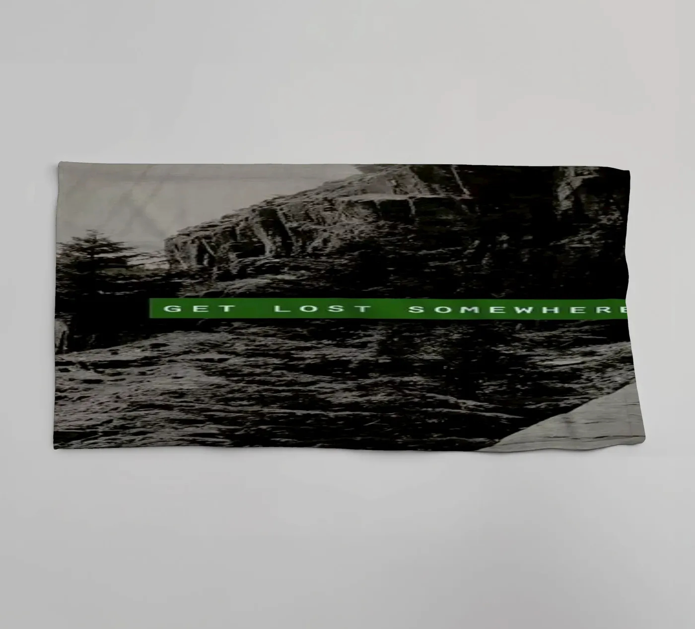 Get Lost Somewhere badhanddoek van Leah Flores