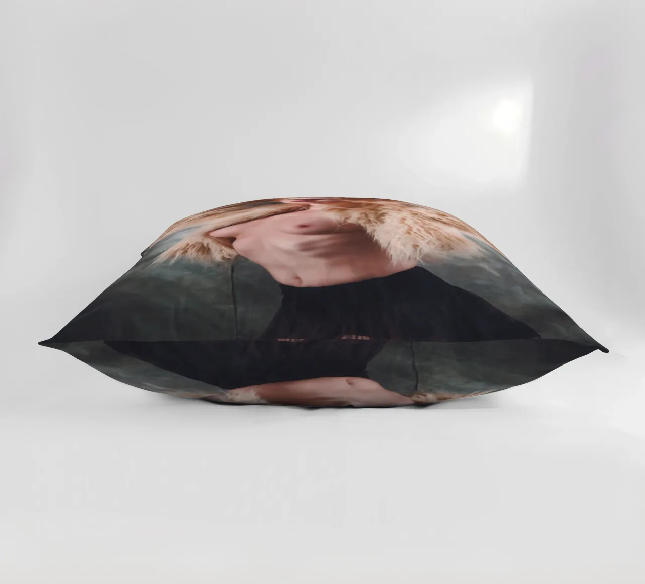 Ambra in topless con pelliccia cuscino da Dave Hare Photography
