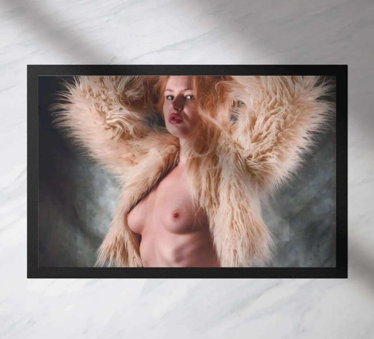 Ambra in topless con pelliccia zerbino da Dave Hare Photography