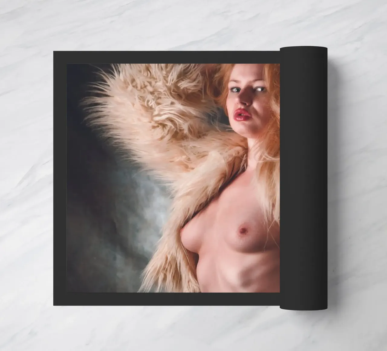 Ambra in topless con pelliccia zerbino da Dave Hare Photography