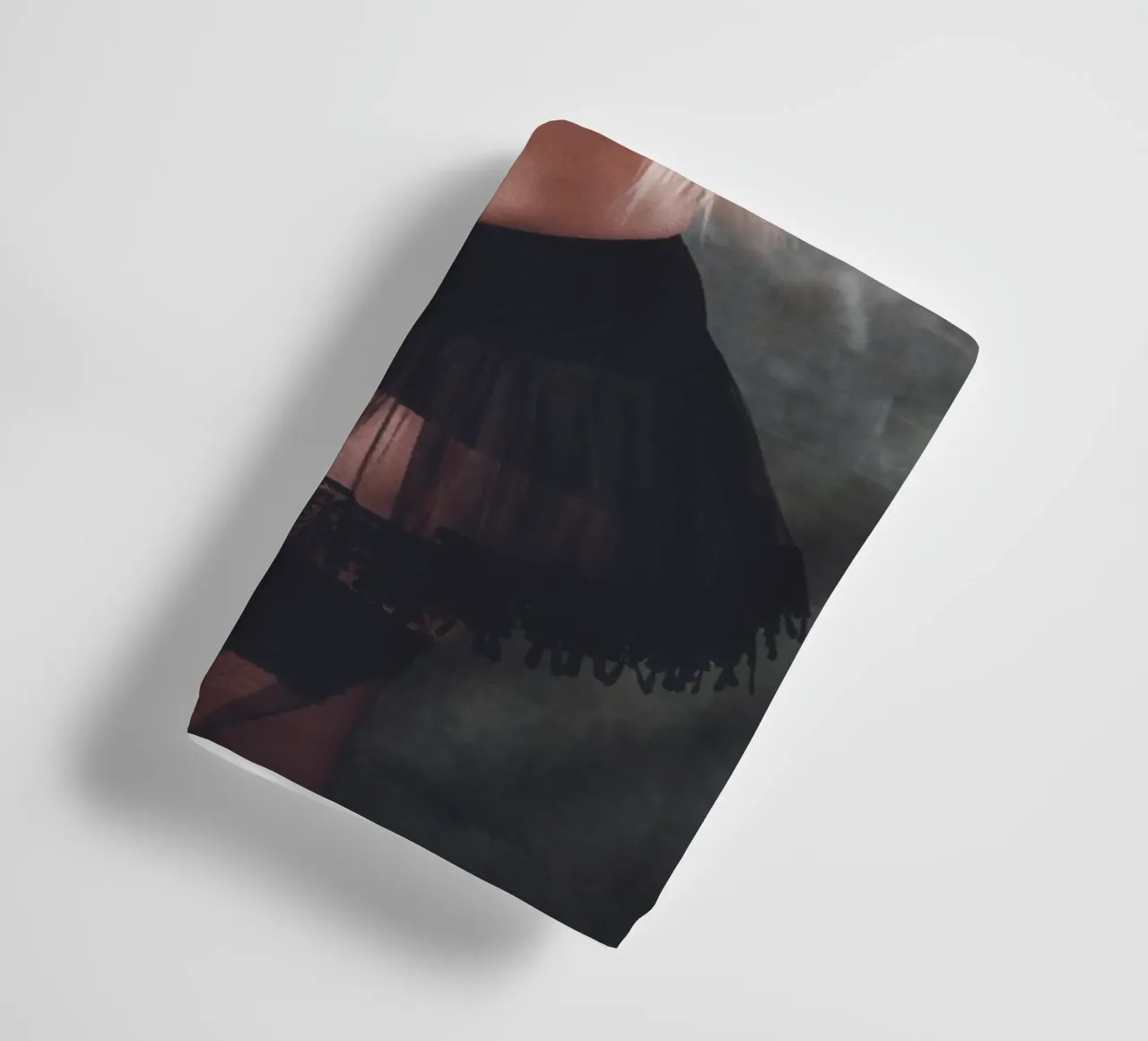 Ambra in topless con pelliccia asciugamano da bagno da Dave Hare Photography