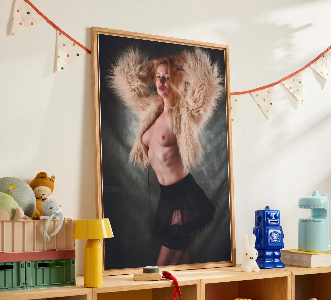 Ambra in topless con pelliccia plexiglass da Dave Hare Photography