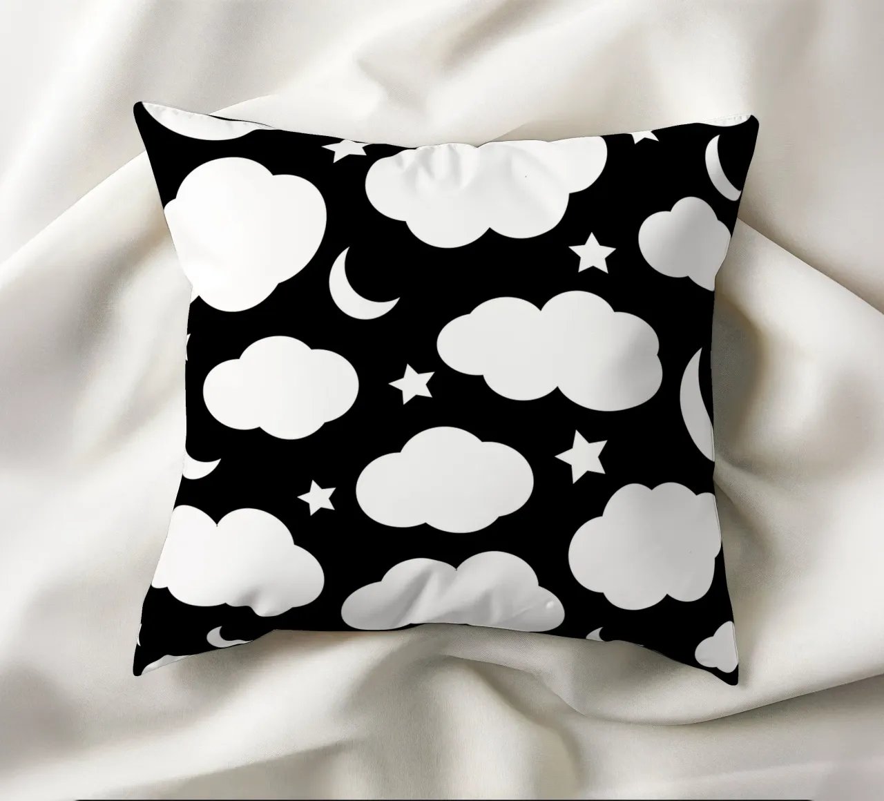Puffy clouds night sky with moon cuscino da baobabprintstore