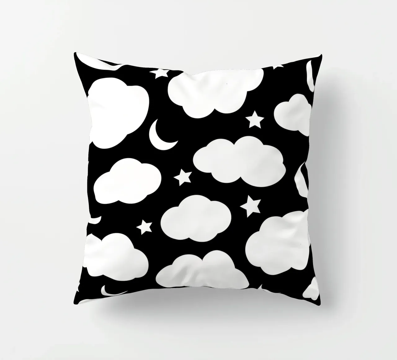 Puffy clouds night sky with moon cuscino da baobabprintstore