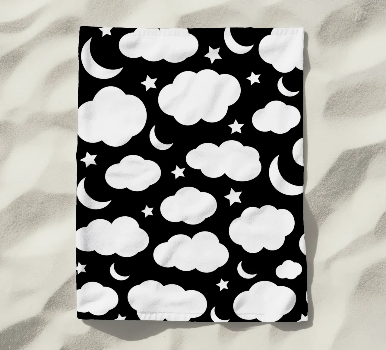 Puffy clouds night sky with moon telo mare da baobabprintstore