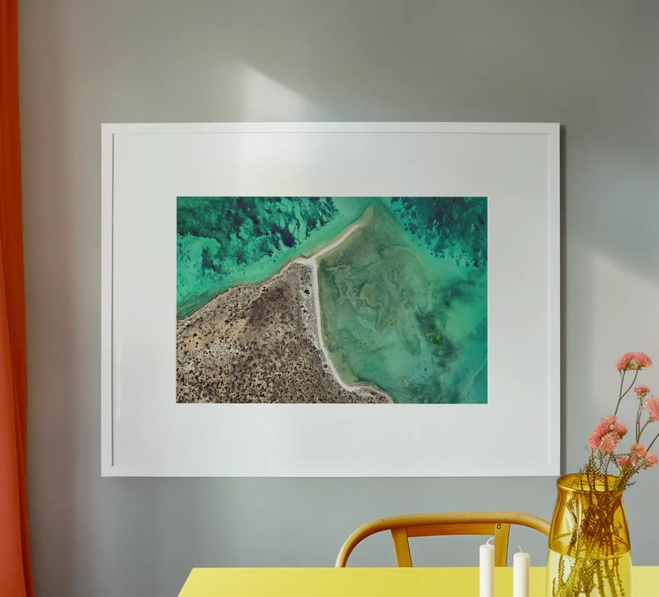 Shark Bay 8 poster con telaio in plastica da Simon Butterworth