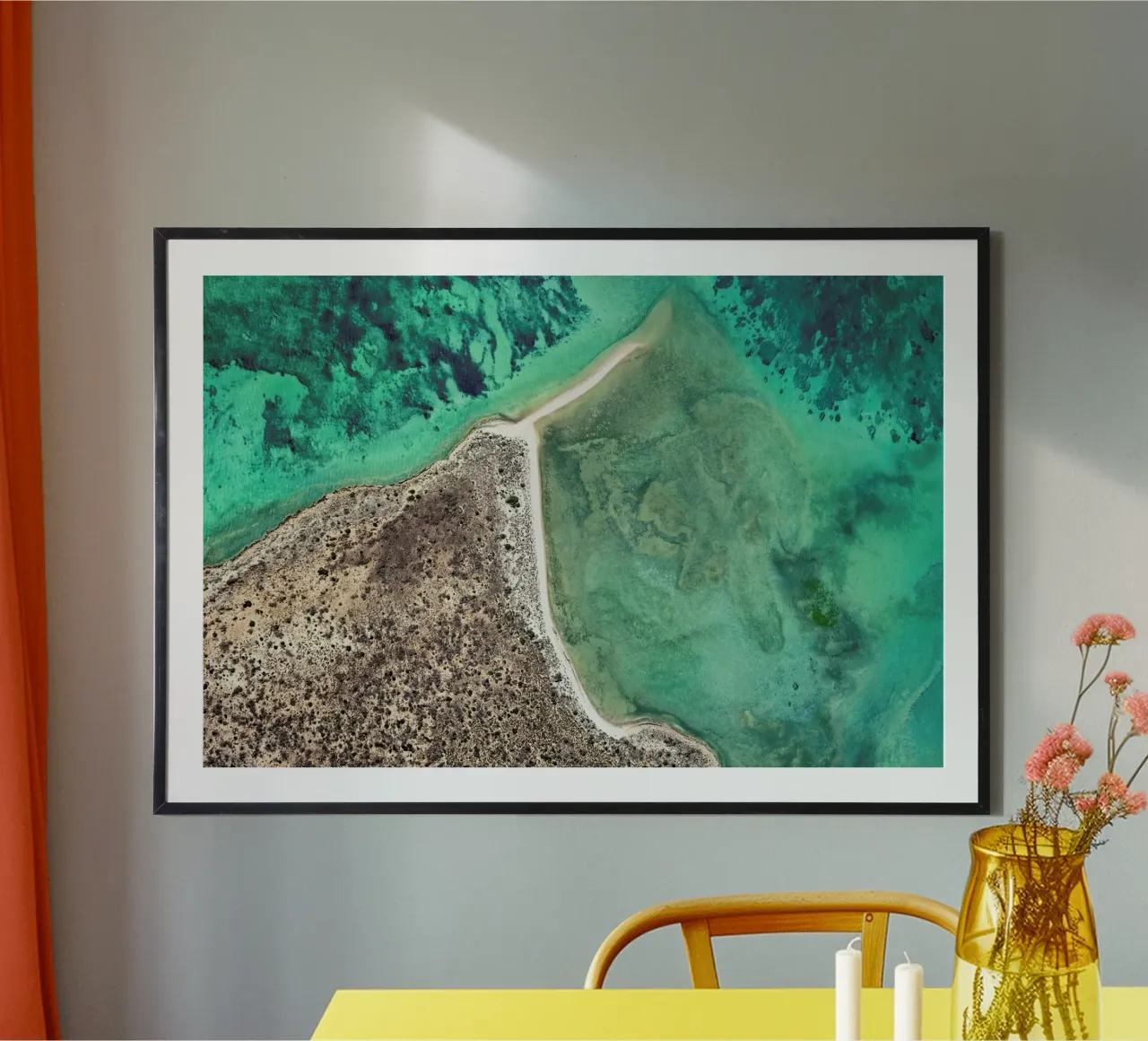 Shark Bay 8 poster con telaio in plastica da Simon Butterworth