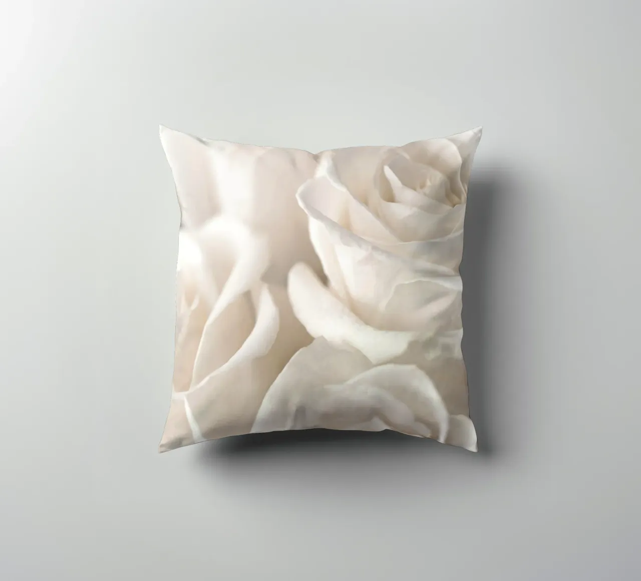 Delicate rose bianche - Foto design floreale cuscino da Whole©