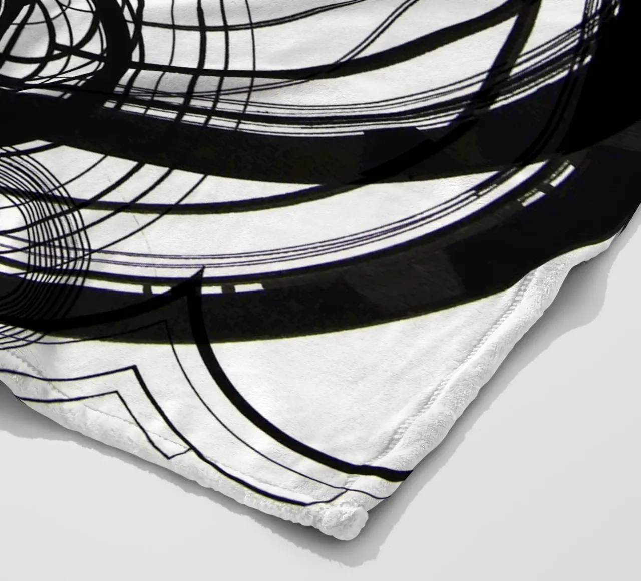 Astratto in bianco e nero concentrico coperta in pile da Teresa André