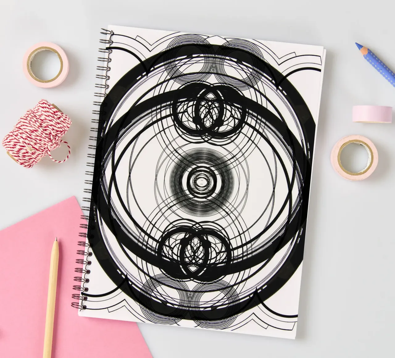 Abstrait noir et blanc concentrique carnet à spirale de Teresa André