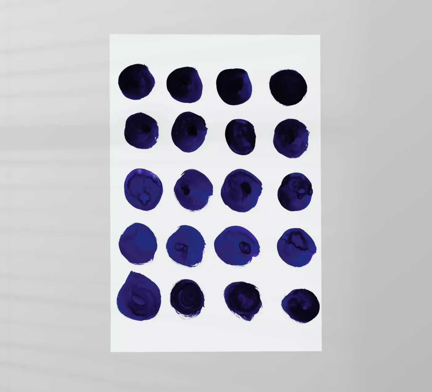 Blue Dots pellicola backlit da Amy Sia