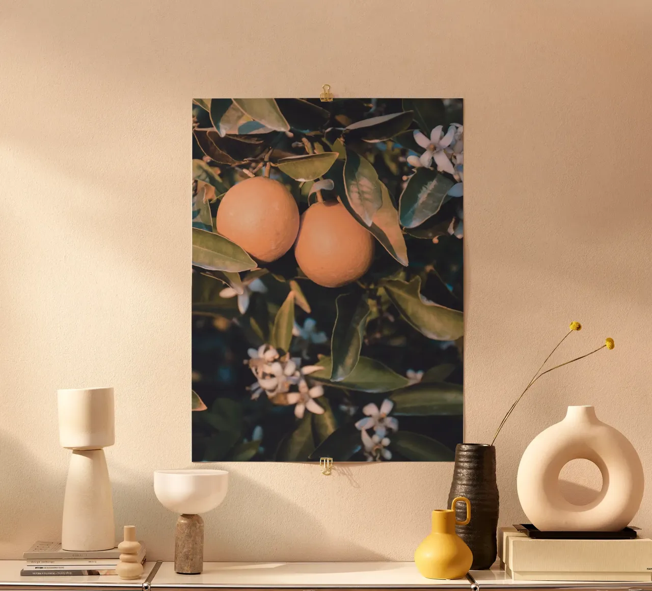 Fruchtiger Zitruszauber – Botanisches Kunstwerk Poster mit Aluminium Rahmen von Whole©