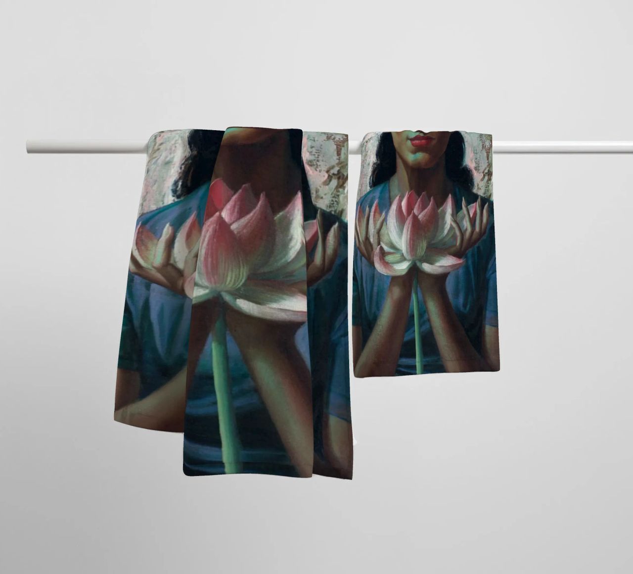 Water Lily (1955) - Tretchikoff Print asciugamano da bagno da Honeymoon Hotel