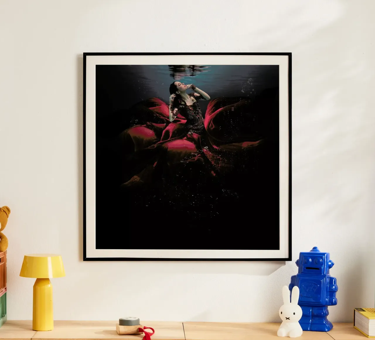 The Lady in Red - Martha Suherman poster da Pictufy