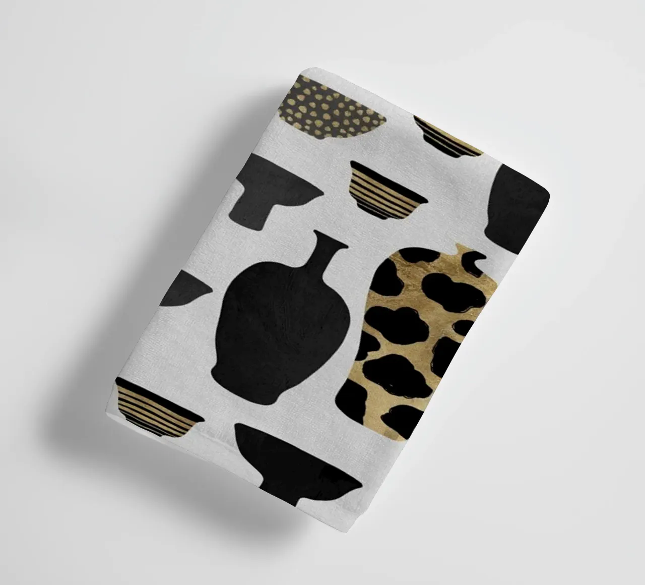 Patterned Vases Handtuch von Orara Studio