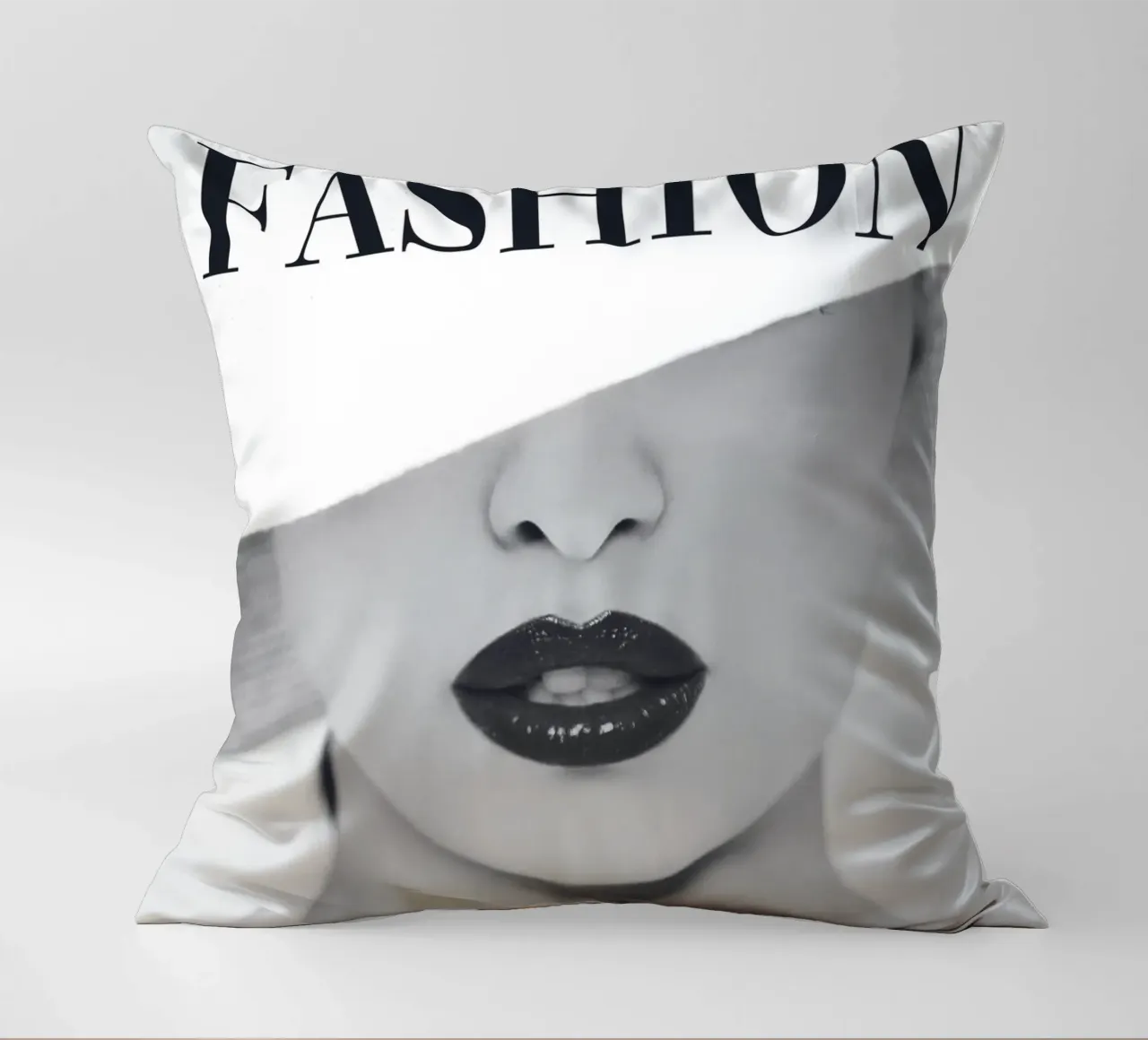 Minimalista, elegante, in bianco e nero cuscino da Whole©