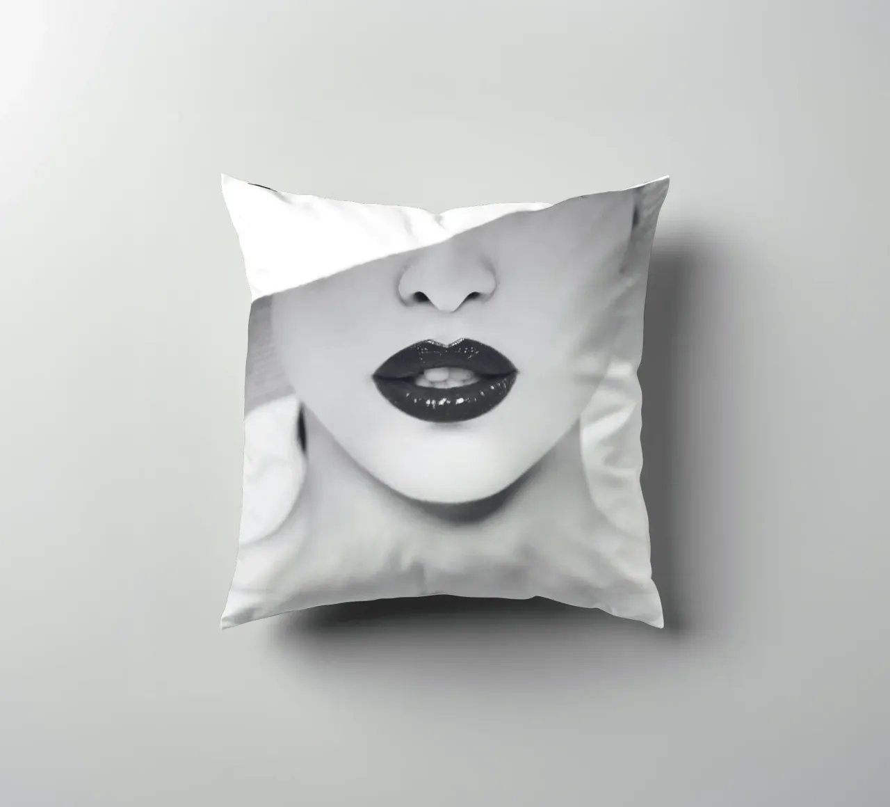 Minimalista, elegante, in bianco e nero cuscino da Whole©