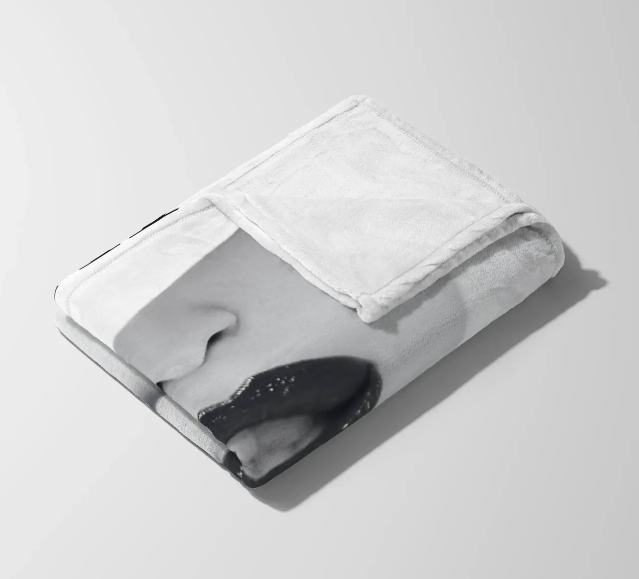 Minimalista, elegante, in bianco e nero coperta in pile da Whole©